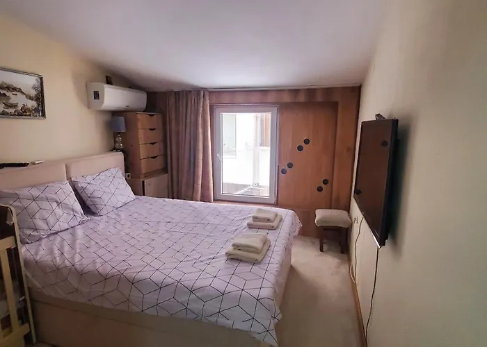 Deluxe Center Oasis & 5 Min By Walk From #house With Garden's Tent ,2 Bedrooms And Living With Equiped Kitchen&comfort Included Луксозна вила *