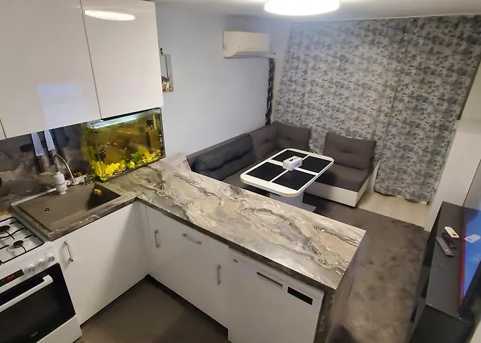 Луксозна вила Deluxe Center Oasis & 5 Min By Walk From #house With Garden's Tent ,2 Bedrooms And Living With Equiped Kitchen&comfort Included