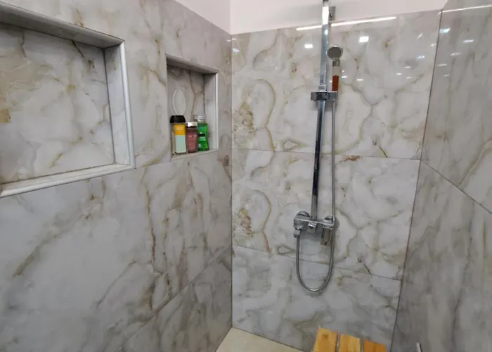 Deluxe Center Oasis & 5 Min By Walk From #house With Garden's Tent ,2 Bedrooms And Living With Equiped Kitchen&comfort Included ヴィラ